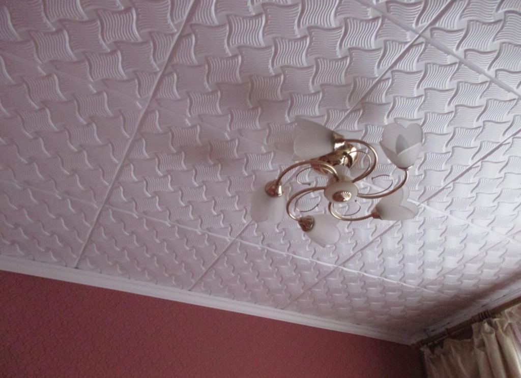 Плинтус для потолка с плиточным покрытием